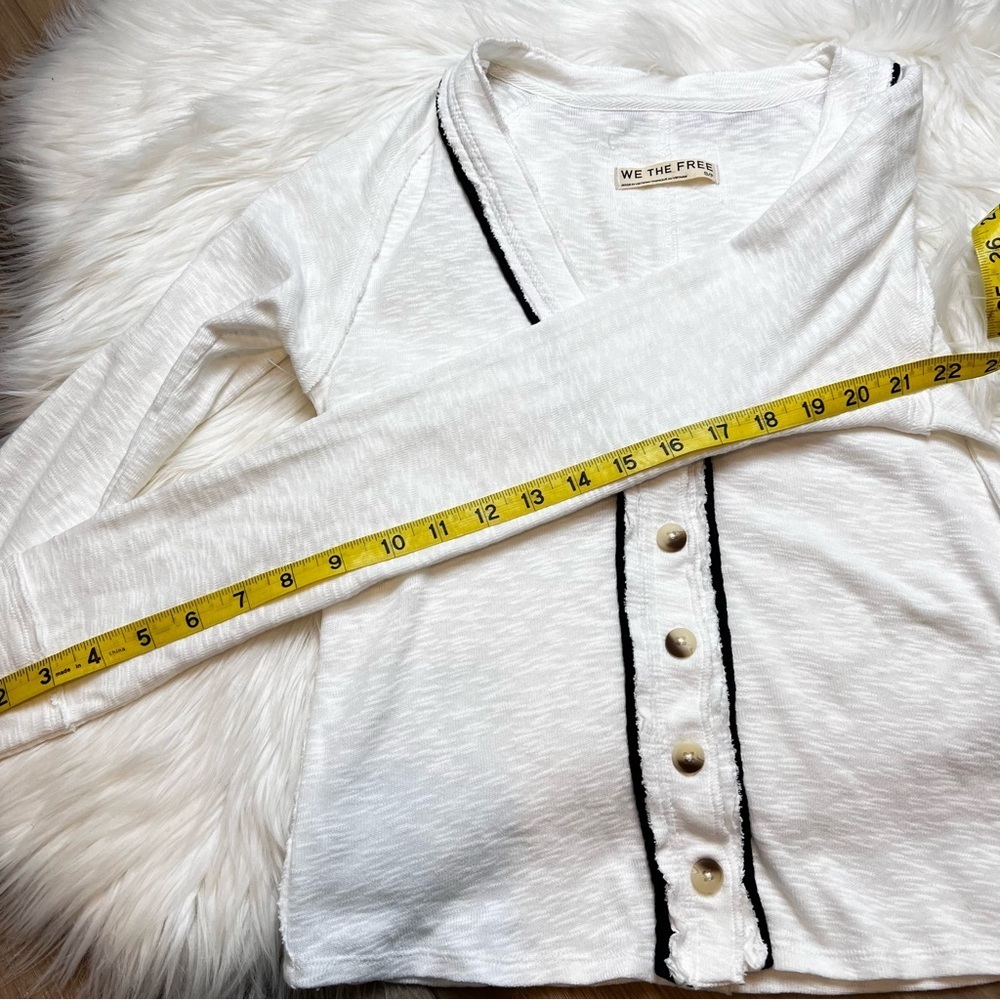 Free People We The Free Tipton Raw Edge Button-Up Top. Size Small. NWOT. - Picture 10 of 12
